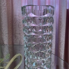 花瓶　花卉　大型　ガラス製  12×12×高さ25センチ