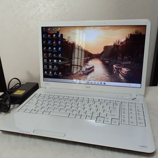 【取り置き中】NEC　LaVie　15インチ　ホワイト　i5　8GB　SSD　Office2021　Wi-Fi　マルチ　テンキー　Windows11