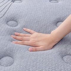 Avenco 新品同様の高品質ダブルサイズマットレス 140cm×195cm×25cm 。Like new high quality double size mattress. 