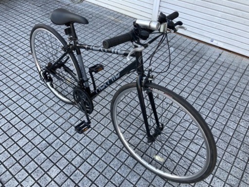 クロスバイク】美品❗️700x28cタイヤ 3x7段変速 前後タイヤ、サドル