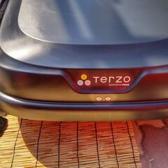 Terzoのエアロルーフキャリーとボックスの1式。