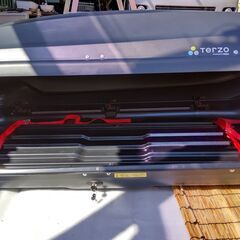 Terzoのエアロルーフキャリーとボックスの1式。