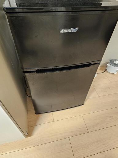 COMFEE' 冷蔵庫 90L 2ドア 右開き 使用期間1年未満 保証書付き。