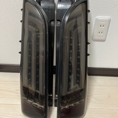 (お取引き中)ハイエース　レジアスエース　ヴァレンティ　テールランプ