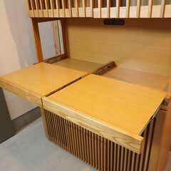 福岡の家具メーカー浅川木工 和モダン 格子シリーズ タモ材 ダイニングボードです。格調高い格子が端正を極めたこだわりの空間を叶えてくれる、和洋問わずどんな空間にも馴染む食器棚です♪DJ329