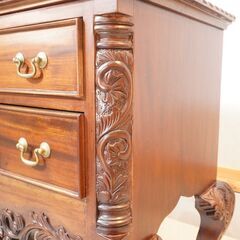 LENON(レノン)の猫脚と木彫装飾が美しいチッペンデール ローボーイ (L)です！上品なマホガニー材とクラシカルなデザインが洗練された印象のコンソールチェスト。店舗などにもおススメ♪DJ333