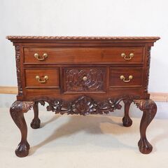 LENON(レノン)の猫脚と木彫装飾が美しいチッペンデール ローボーイ (L)です！上品なマホガニー材とクラシカルなデザインが洗練された印象のコンソールチェスト。店舗などにもおススメ♪DJ333