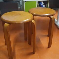 木製　丸椅子　２脚