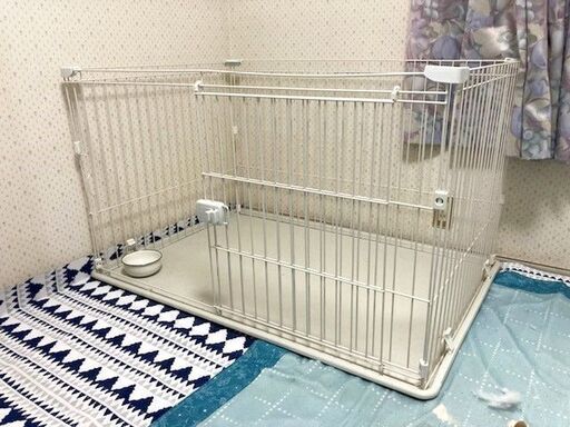★値下げ!!美品・横113㎝×高さ65.5㎝×奥行き79㎝・小中型犬用のサークル・白ケージ・底トレー付き★