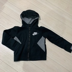 子供服　NIKEパーカー