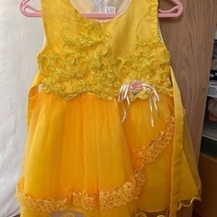 80 黄色ドレス