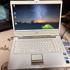 ノートパソコン　fujitsu 8,000円
