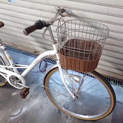 自転車　中古　Urbano　外装6段変速　オートライト　カゴリアキャリア(チャイルドシート取り付け不可)付き　鍵新品　タイヤ26インチ　カラーホワイト