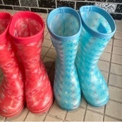 子供用の雨靴（長靴）【各300円】