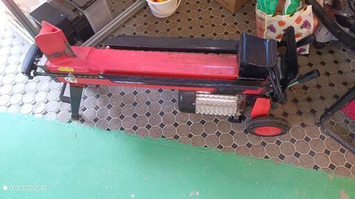 薪のいる人、必見。野外活動に最適 薪割機とガソリン発電機 HONDA