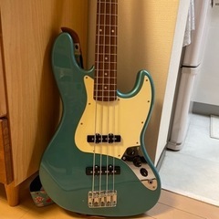 ベース　Fender