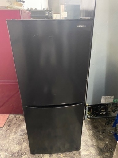 北九州市内配送無料　保証付き　2020年アイリスオーヤマ 冷蔵庫 142L 家庭用 幅50cm 冷凍庫 53L 右開き ブラック IRSD-14A-B