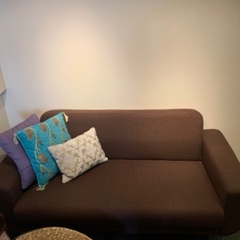 シンプルなデザインでインテリアに馴染みやすいソファーです！