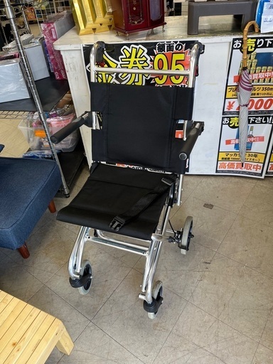 J2836 美品！車椅子 軽量 折りたたみ車椅子  ポータブル車椅子 クリーニング済み
