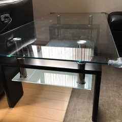 ガラスのテーブル　