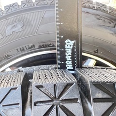 スタッドレスタイヤ4本(タイヤラック付き)