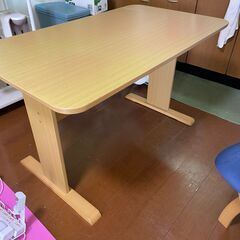 ４人用ダイニングテーブル（美品）