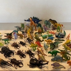 恐竜、昆虫 、オモチャ