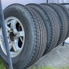 スタッドレスタイヤ　195/80R15 ハイエースなどに