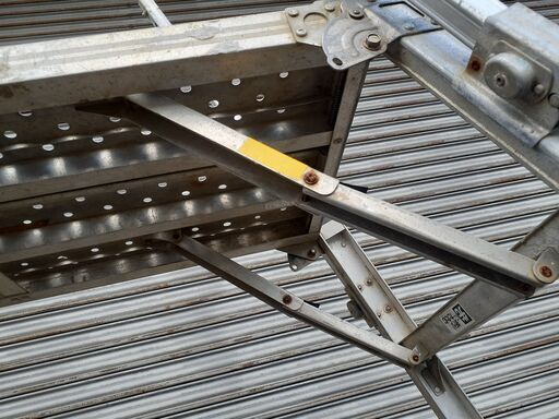 中古可搬式作業台　140㎝　￥12,000 中古可搬式作業台 140㎝ ￥12,000