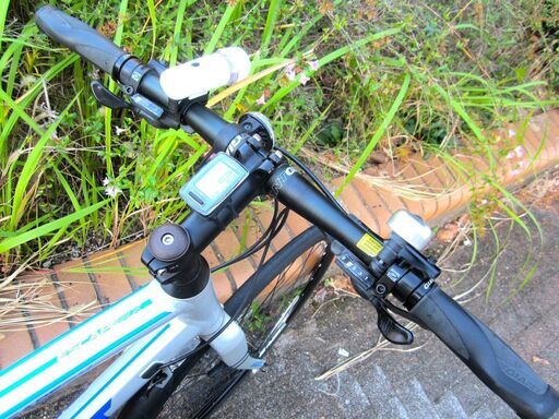 歳末セール 値下げ 中古自転車 GIANT ジャイアント SCAPE RX DISK クロスバイク 自転車 実用 27段変速 フレームサイズ510㎜ アルミフレーム スピードメーター搭載 テールランプ付 取付用LEDライト付 泥除け付 シルバー 通勤 通学 サイクリングなどに
