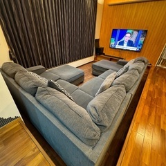 1年物のソファ。お得な取引。アメリカンスタイルのソファ。