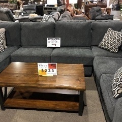 1年物のソファ。お得な取引。アメリカンスタイルのソファ。