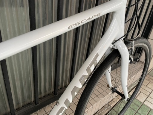 クロスバイク? GIANT escape R3 白 GIANT ESCAPE R3 700C アルミ 24速