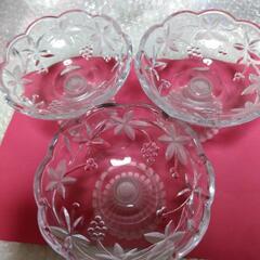 ガラスのフルーツ皿（新品）（各）150円