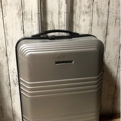 良品　スーツケース2泊3日用サイズをお安くお譲り致します！
