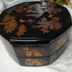 新品未使用　ブランド森英恵　金箔漆塗り　箱付き２段重箱