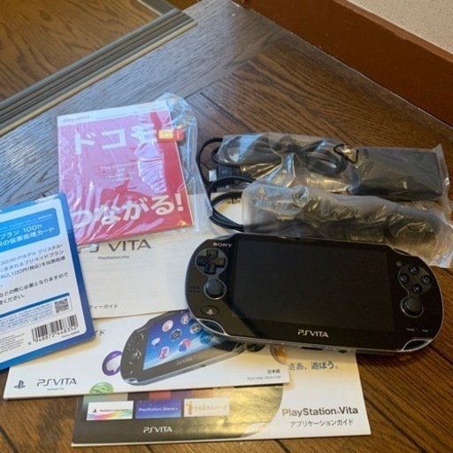 超安い PSVITA ソフト2本付き箱 取説あり PCH 1100 PSP、PS Vita