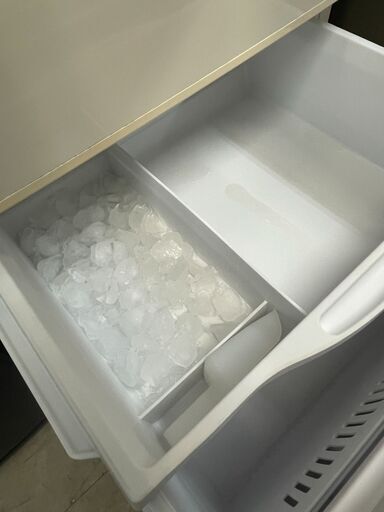 リサイクルショップどりーむ荒田店　No8674 冷蔵庫 ２６５L　日立　２００９年製　３ドア　自動製氷機能付き♪　動作確認OK♪
