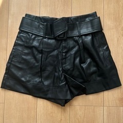 ZARA レザーショットパンツ