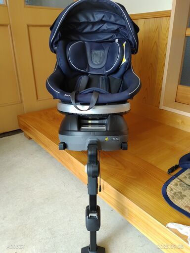 チャイルドシートです。　コンビ　ホワイトレーベル　ISOFIX
