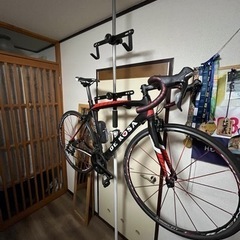 突っ張り棒タイプの室内自転車ラック（2台用）