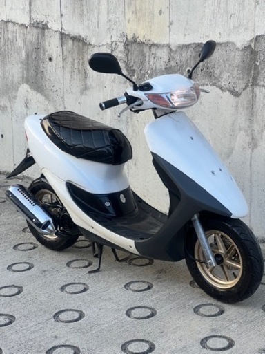大人気セール‼️安心のバッテリー新品✨️前後タイヤまだまだ山あり嬉しいオイル満タン補充済み2サイクルでパワフルな走りカッコイイエナメルシートディスクブレーキAF35 ライブディオ✴