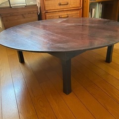 木製無垢の円形テーブル