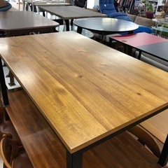 北欧モダンデザインのダイニングテーブルお売りします！