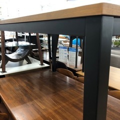 北欧モダンデザインのダイニングテーブルお売りします！