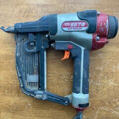 中古ランクA】MAX 常圧フロアタッカー 50㎜ CN-505A-ST