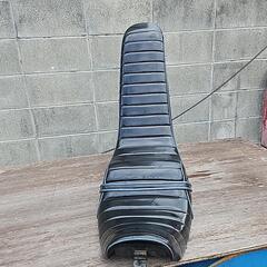 ゼファー400 三段シート 黒エナメル