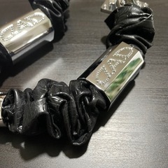 ⭐️希少・生産終了商品⭐️  ✴︎D.A.Dギャルソン✴︎アシストグリップ モノグラムレザー 2個 【SB077】     ◆メーカー　ギャルソンプロダクト ◇ブランド　D.A.D ギャルソン ◆ 型番　　　SB077-09 ◇ 定価　　　12,100円/個 (税込) ◆ サイズ　　 ◇ 素材　　　 ◆ カラー　　ブラック×ブラックダイヤ ◇付属品　　専用保存箱、取付パーツ多数(完品) 