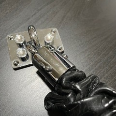 ⭐️希少・生産終了商品⭐️  ✴︎D.A.Dギャルソン✴︎アシストグリップ モノグラムレザー 2個 【SB077】     ◆メーカー　ギャルソンプロダクト ◇ブランド　D.A.D ギャルソン ◆ 型番　　　SB077-09 ◇ 定価　　　12,100円/個 (税込) ◆ サイズ　　 ◇ 素材　　　 ◆ カラー　　ブラック×ブラックダイヤ ◇付属品　　専用保存箱、取付パーツ多数(完品) 