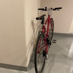 自転車　クロスバイク　赤